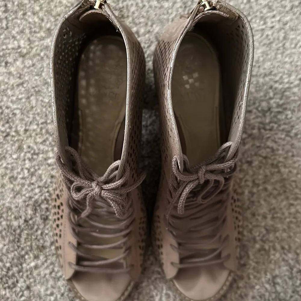 Vince Camuto Tulina sandals. - Picture 7 of 8